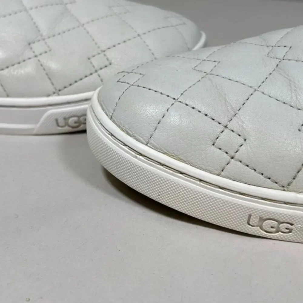 UGG Leather Quilted‎ Slip On Shoe Sneakers Womens 10 White